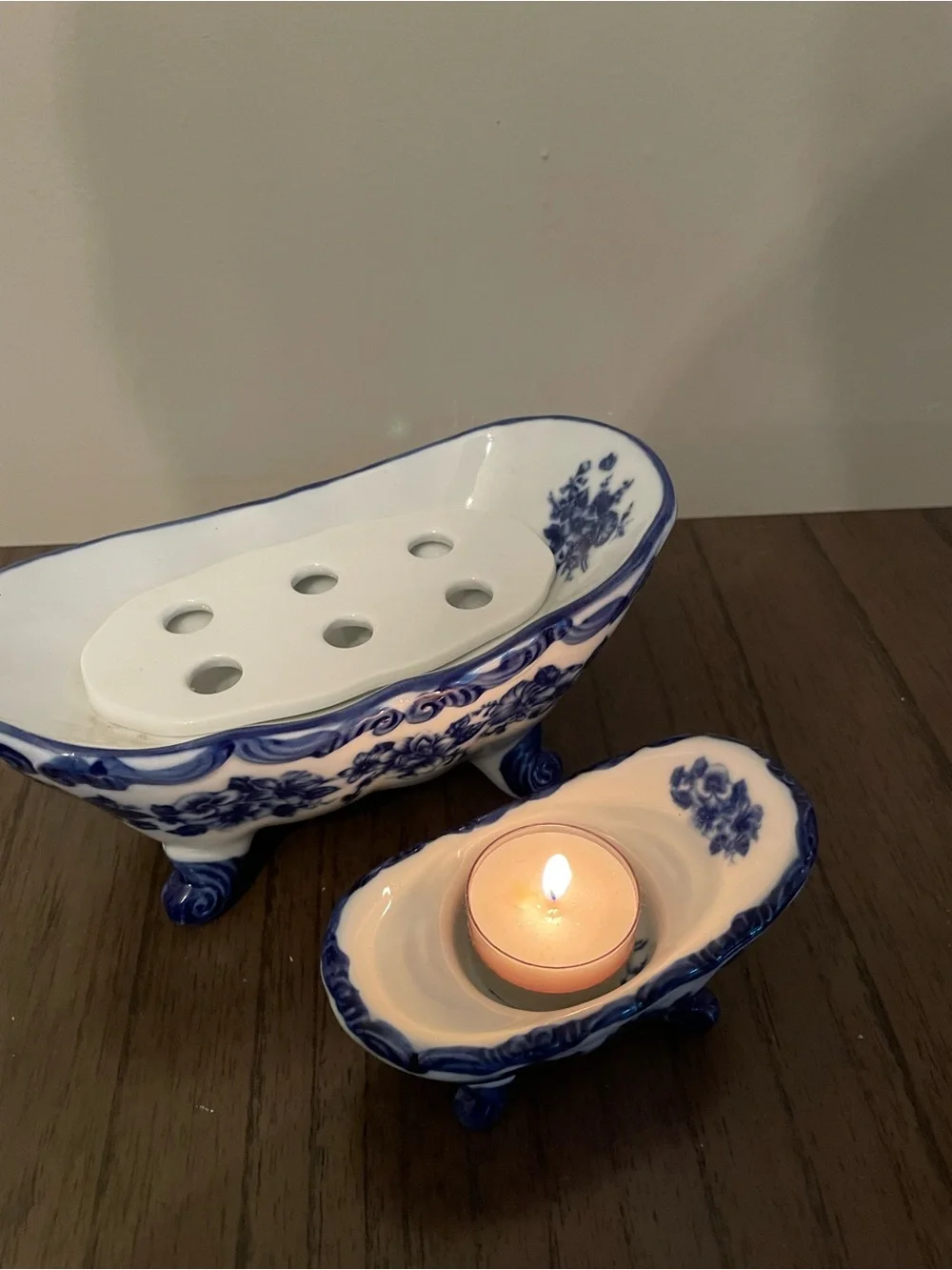 Blue Floral Ceramic Bath Accessory Set - Decorative Soap Dish & Tray